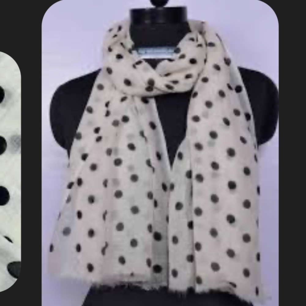 🌙 B11 -Reitmans Scarf with black/pink polka dots